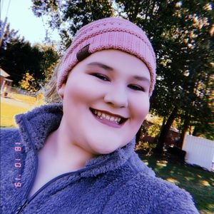 Meet your Posher, Lora